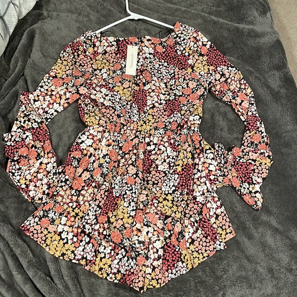 Floral romper never worn new with tags - Picture 3 of 3